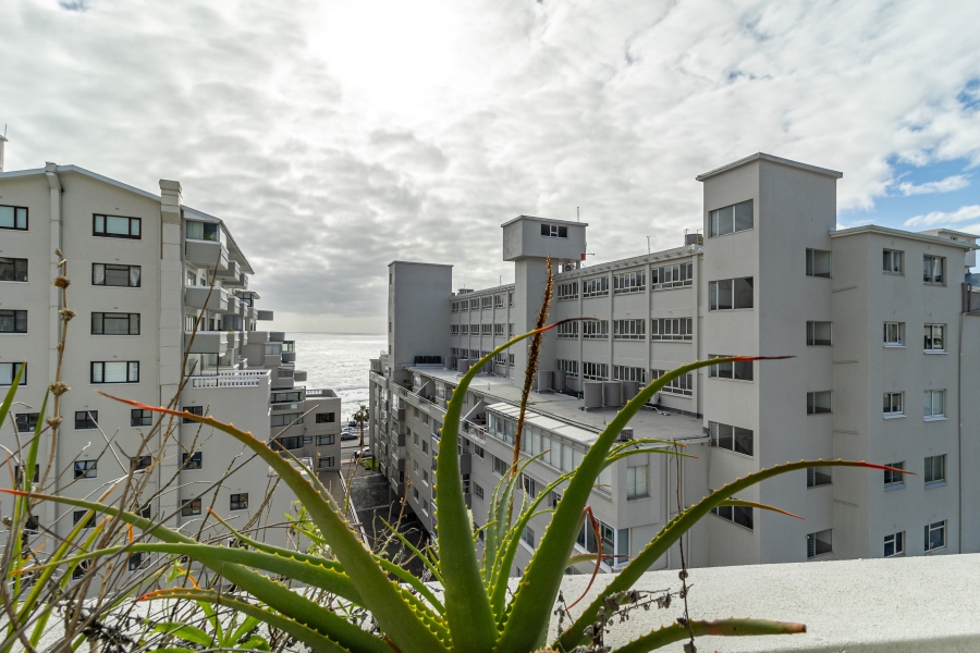 1 Bedroom Property for Sale in Sea Point Western Cape